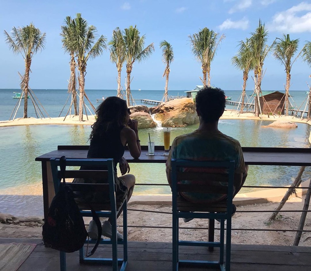 chill-het-nac-tai-4-diem-ca-phe-view-bien-tuyet-dep-o-phu-quoc-ivivu-11