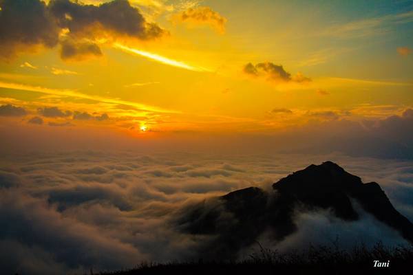 Bình minh núi Muối sau khi chinh phục Bạch Mộc Lương Tử