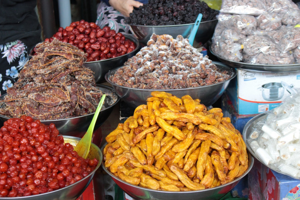 Trái cây tươi đa dạng tại chợ Cồn Đà Nẵng