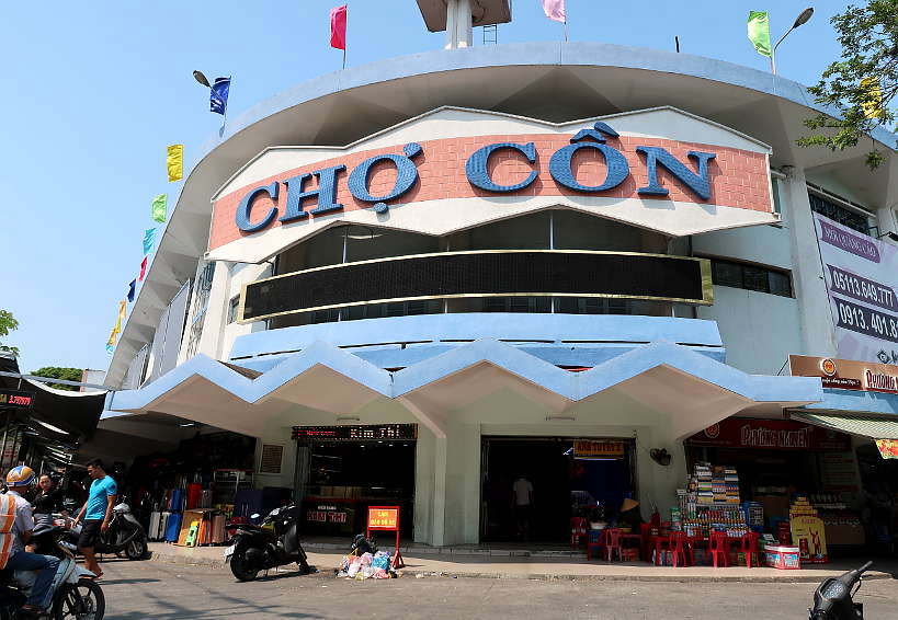 Bên ngoài chợ Cồn. Ảnh: Vinpearl.