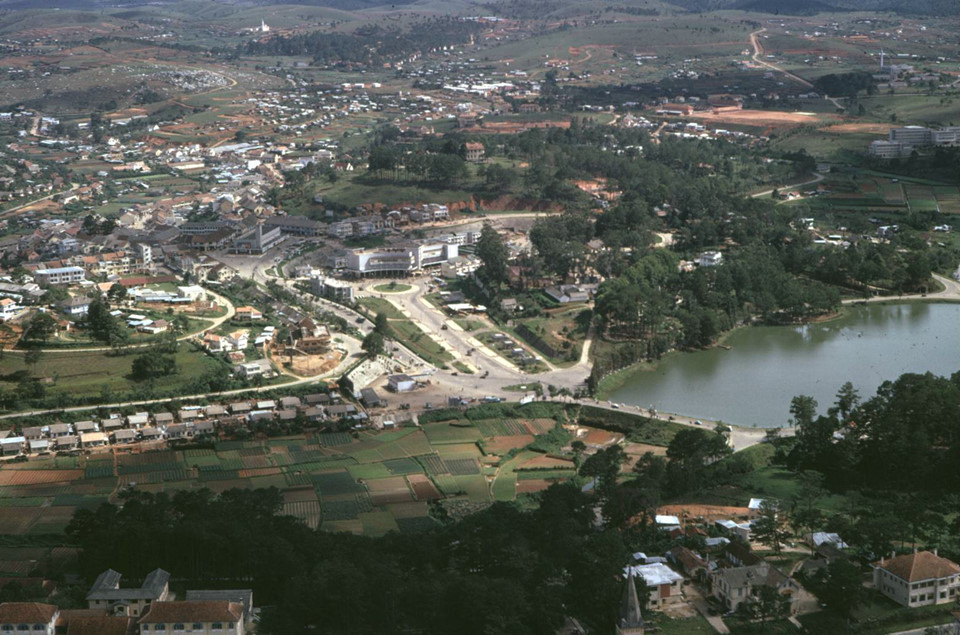 Khung cảnh trung tâm Đà Lạt nhìn từ trên cao năm 1967