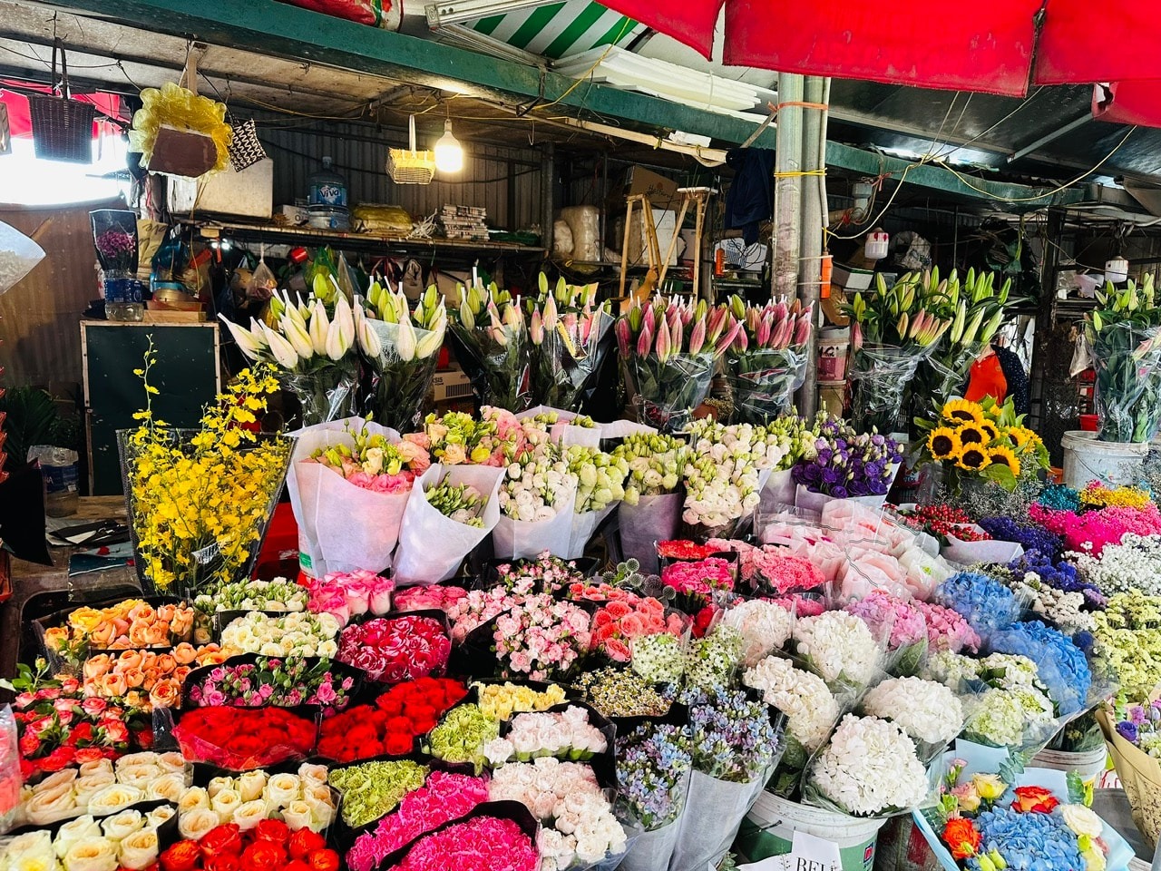 Chợ hoa Quảng An lớn nhất miền Bắc