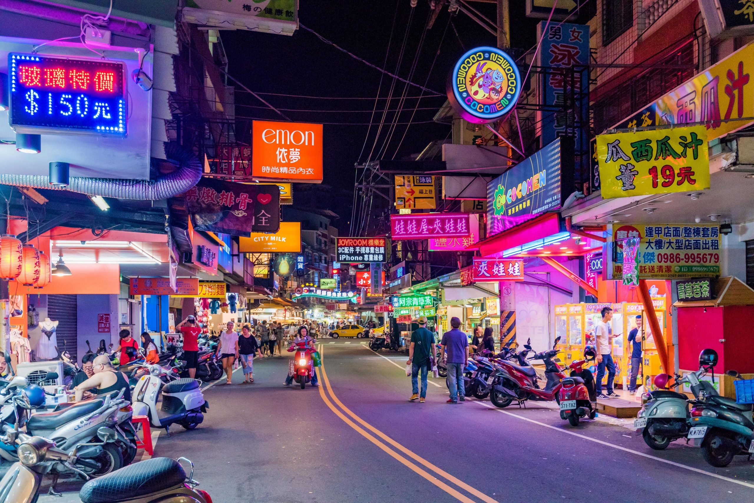 Trải nghiệm ăn uống tại chợ đêm Phùng Giáp