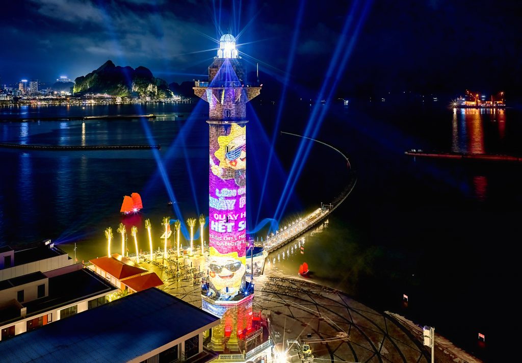 Màn trình diễn công nghệ ánh sáng đỉnh cao tại chợ đêm VUI-Fest Hạ Long