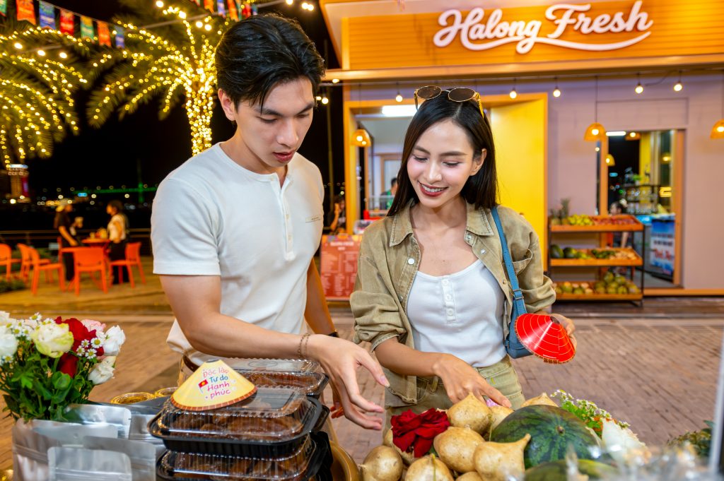 Các gian hàng ẩm thực hấp dẫn tại chợ đêm VUI-Fest Hạ Long