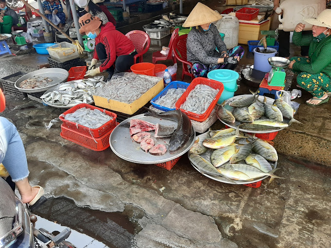 Hải sản tươi tại chợ Hàm Ninh Phú Quốc