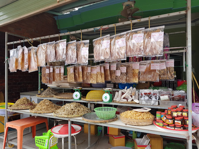 Đồ khô phong phú tại chợ hải sản Phú Quốc