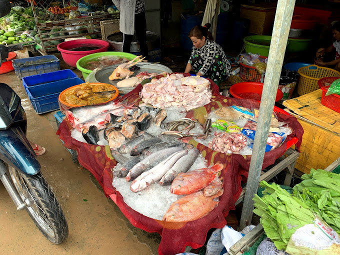 Hải sản tươi sống tại chợ Gành Dầu Phú Quốc