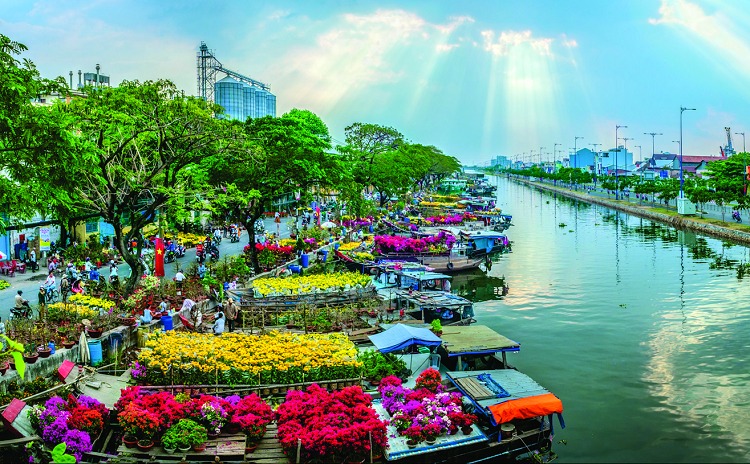 Chợ hoa xuân Sài Gòn tại khu vực kênh Tàu Hủ Lò Gốm quận 8