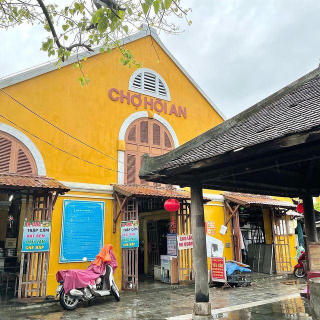 Không khí sôi động tại chợ Hội An