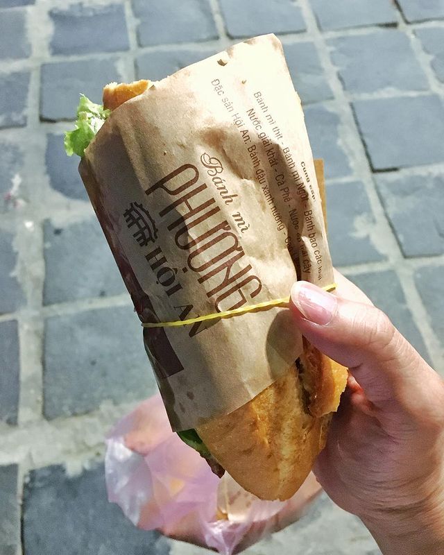 Bánh mì Phượng nổi tiếng ở chợ Hội An