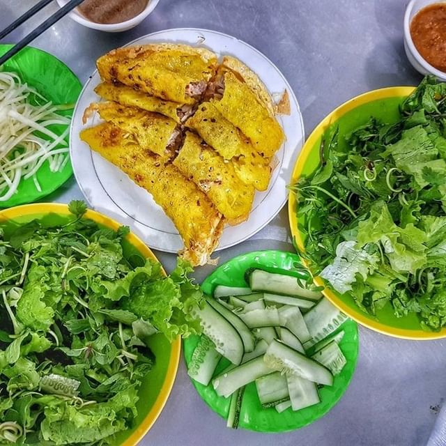 Bánh xèo giòn tại chợ Hội An