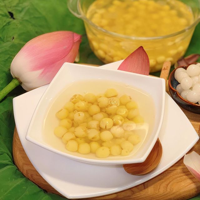 Chè sen mát lạnh ở chợ Hội An