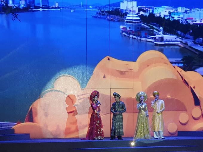 Biểu diễn nhạc cụ dân tộc tại show Charming Đà Nẵng Biểu diễn nhạc cụ dân tộc tại show Charming Đà Nẵng