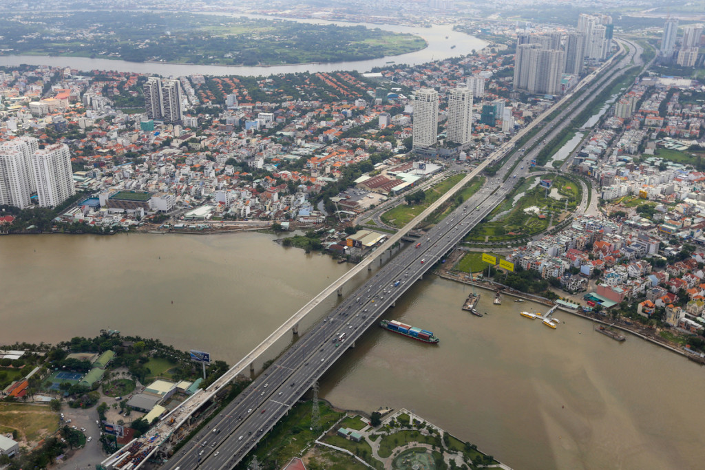 Ba tầng cao nhất của tòa nhà (tầng 79 đến 81) là đài quan sát ở độ cao 461,2 mét, mang đến cảm giác choáng ngợp. Những ai mắc chứng sợ độ cao, lời khuyên là cần cân nhắc trước khi đặt chân lên đây. Khu vực này vẫn đang trong quá trình thi công giai đoạn cuối. Từ đây, bạn có thể phóng tầm nhìn toàn cảnh thành phố đến Thủ Thiêm, cầu Sài Gòn, quận trung tâm hay thậm chí là quận Gò Vấp ở phía xa.
