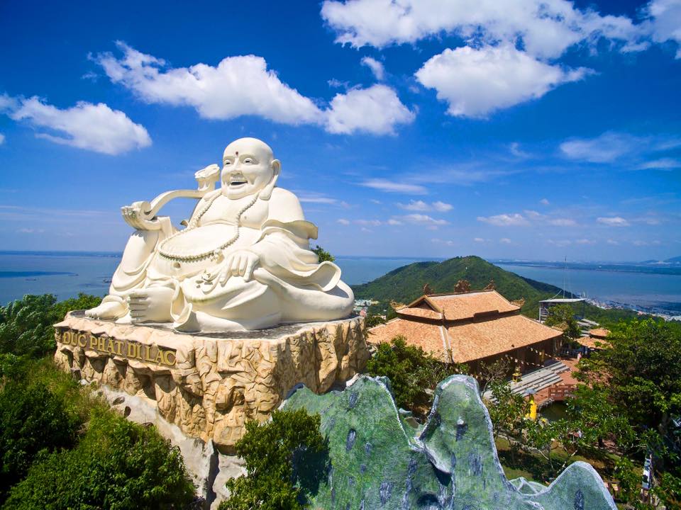 Tượng Phật Di Lặc tại Hồ Mây Park