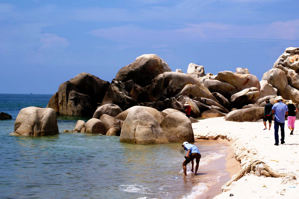 Bãi đá ông Địa du lịch Phan Thiết