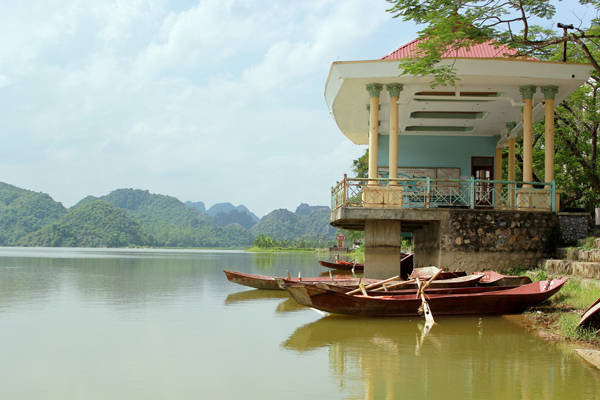 Kinh nghiệm du lịch hồ Quan Sơn tự túc tiết kiệm chi phí