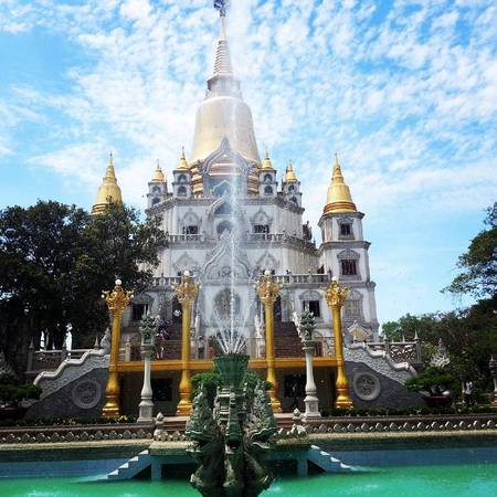 Chùa Bửu Long thanh tịnh với tiếng chuông gió leng keng và tiếng nước róc rách