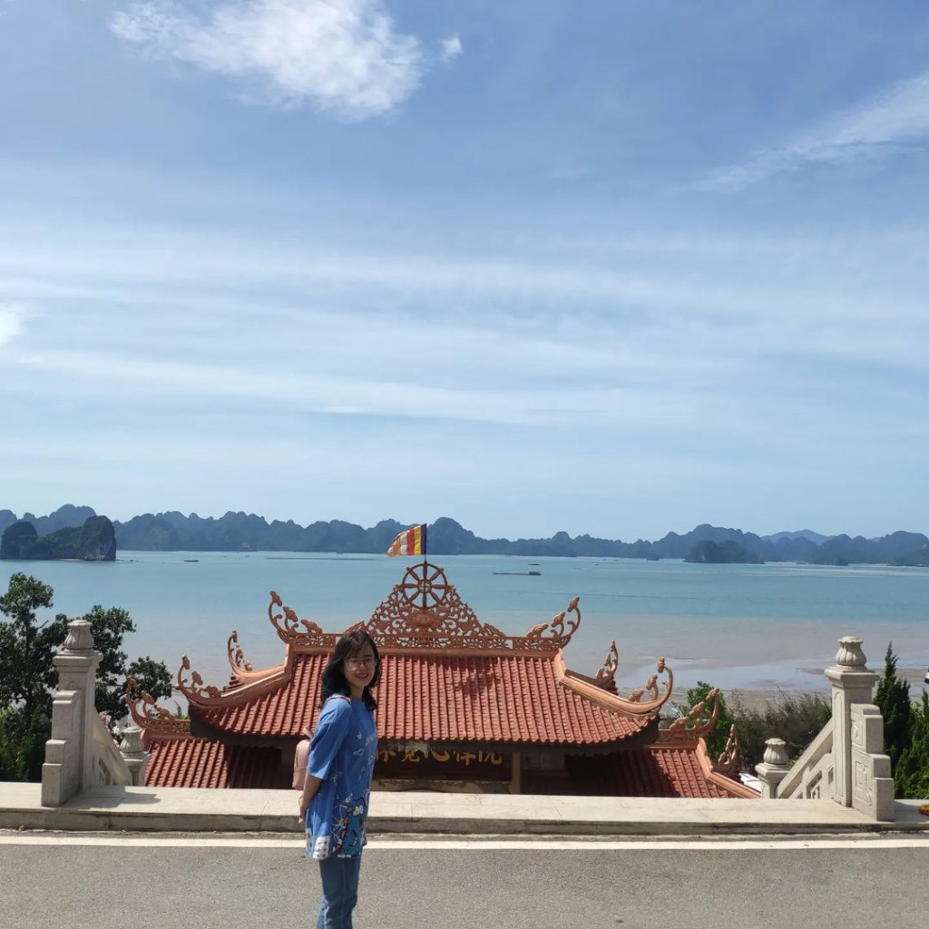 Nằm bên vịnh Bái Tử Long. Ảnh: ngocchan.188
