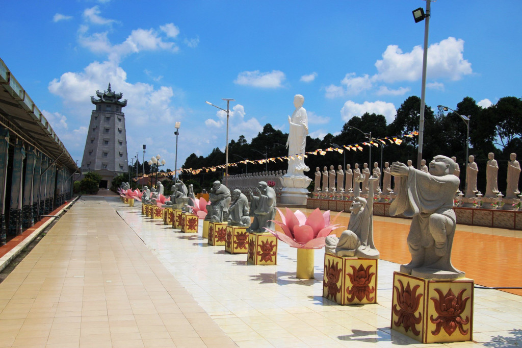 20 vị La hán. Ảnh: Báo Tài nguyên và Môi trường.