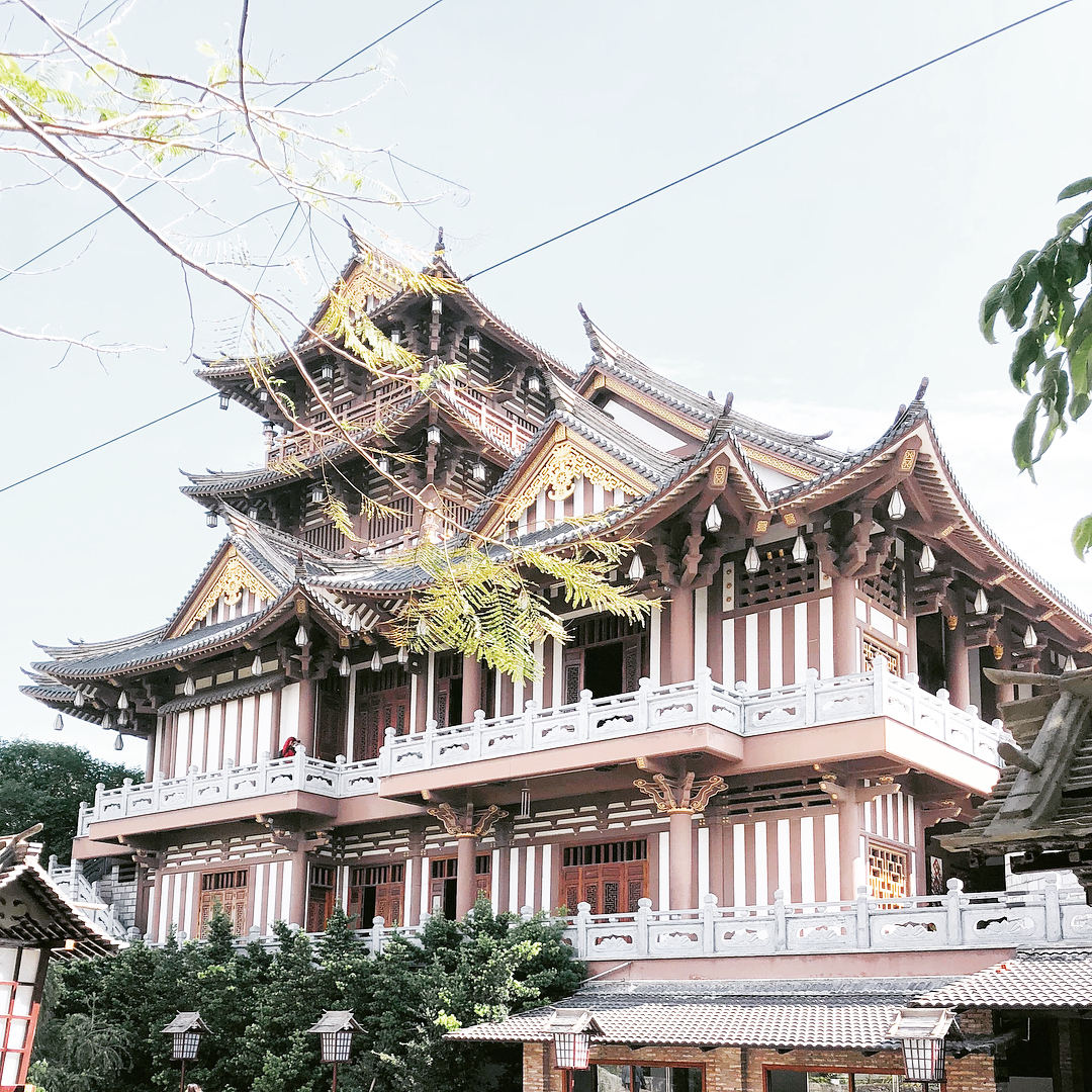 Đèn lồng tại Tu viện Khánh An