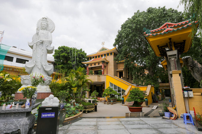Không gian không quá rộng lớn nhưng kiến trúc, lịch sử khiến chùa Xá Lợi là một trong những chùa nổi bật ở Sài Gòn, thu hút nhiều người tham quan