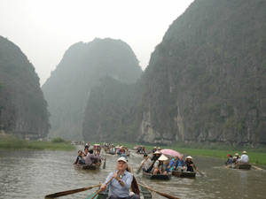 Hành hương du lịch Hà Nội tại danh thắng Chùa Hương
