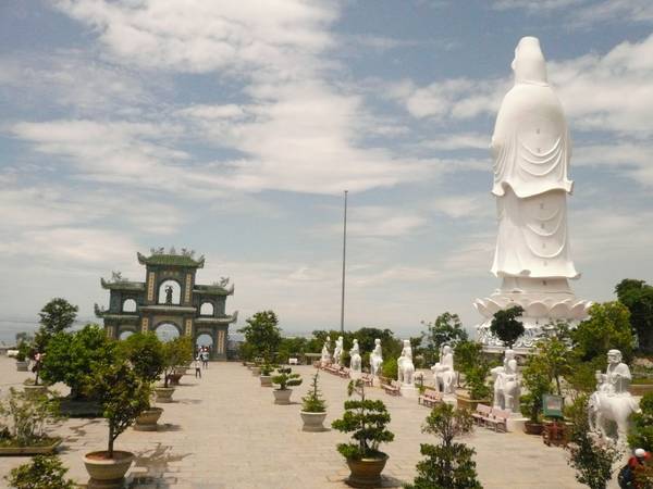 Tượng Phật Quan Thế Âm tại chùa Linh Ứng Đà Nẵng