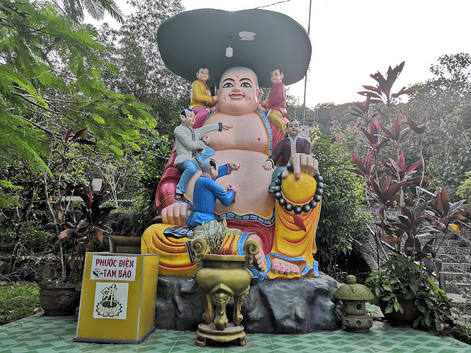 Cảnh quan chùa Sư Muôn Phú Quốc