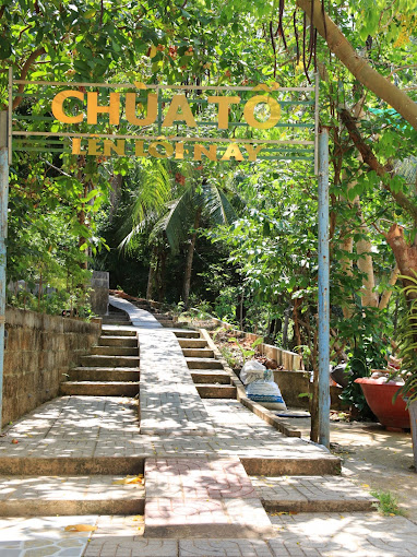 Lối lên chùa tổ chùa Sư Muôn Phú Quốc
