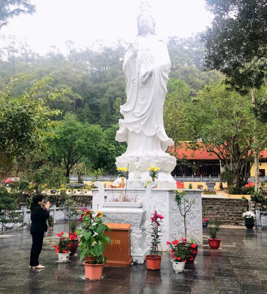 Tượng Quan Âm tại chùa Thiên Quýt Hạ Long