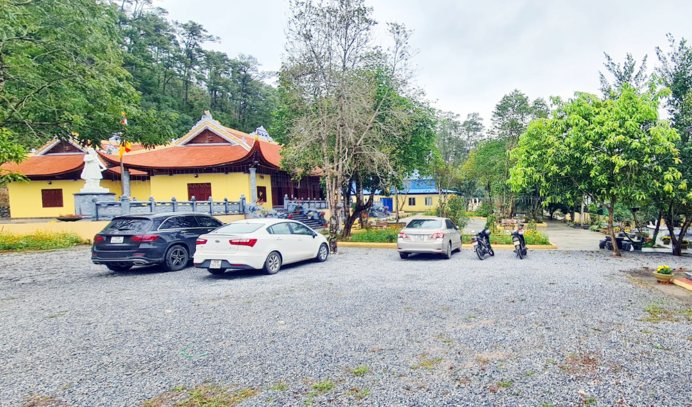 Không gian sân chùa rộng rãi. Ảnh: Báo Quảng Ninh.