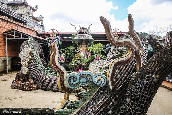Rồng dài 49 m tại Hoa Long Viên chùa Linh Phước Đà Lạt