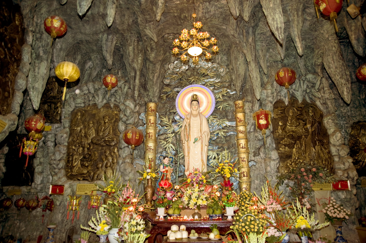 Động Quan Âm. Ảnh: chuaviettoancau.