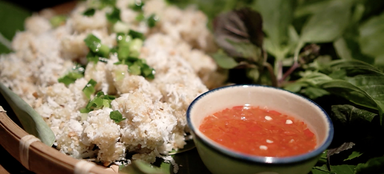 Chuối quết dừa món ăn lạ miệng