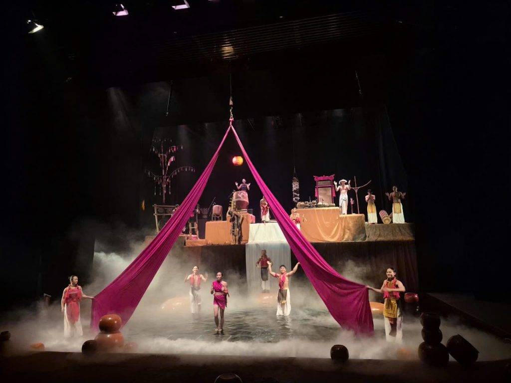 Trình diễn mãn nhãn tại Chum Show Nha Trang