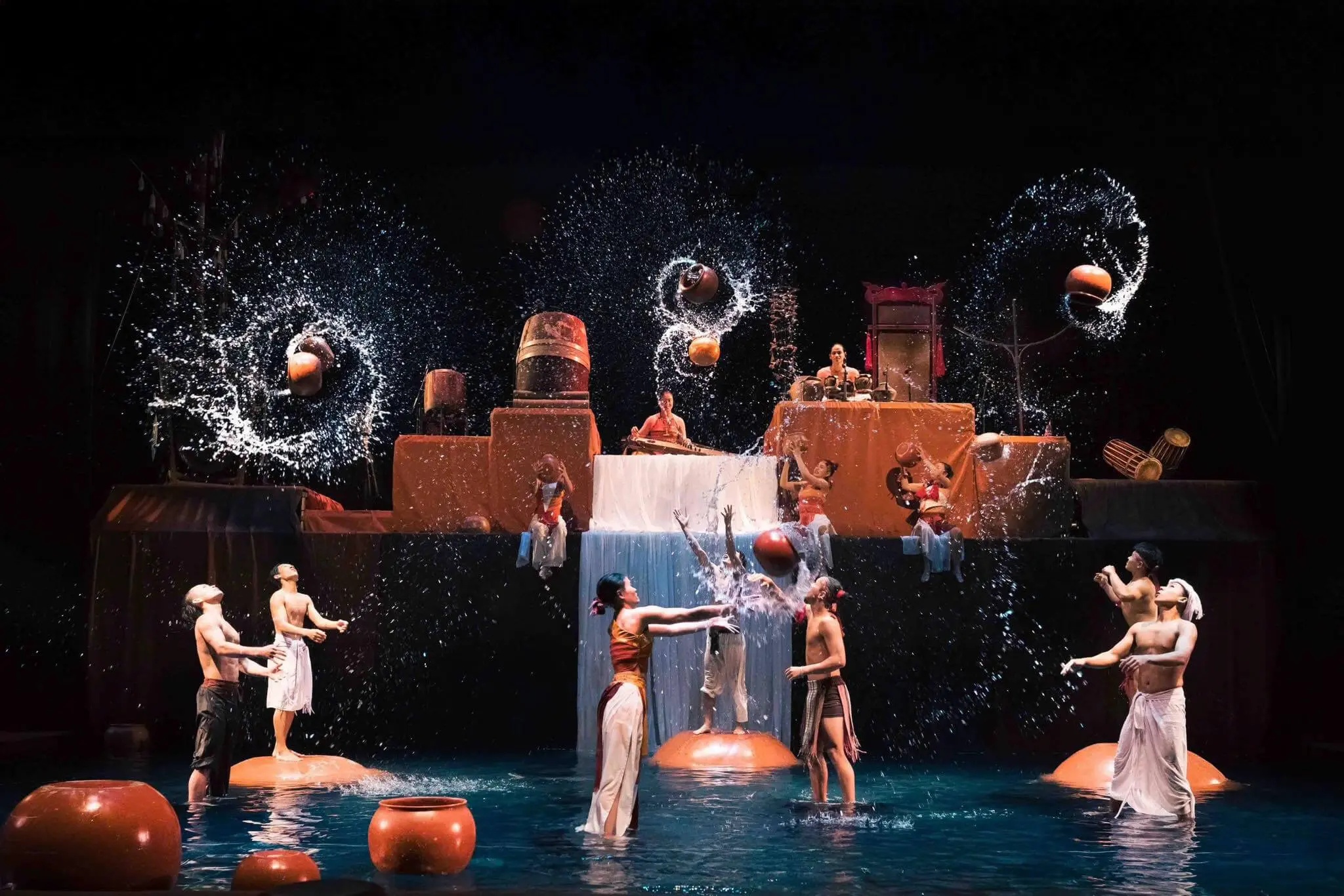 Chum Show – trải nghiệm nghệ thuật độc đáo tại nhà hát Đó Nha Trang