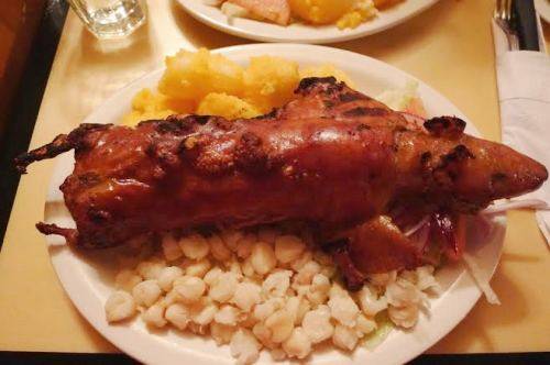Món chuột lang Peru nướng nguyên con tại Peru