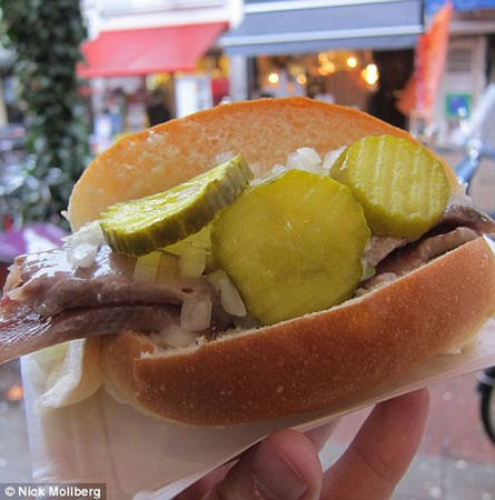 Trào lưu chụp ảnh thức ăn độc đáo - Sandwich cá thu hun khói ở Mỹ
