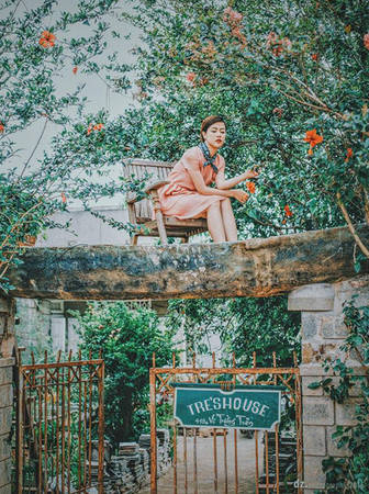 Góc ban công ngập tràn ánh nắng tại homestay Đà Lạt