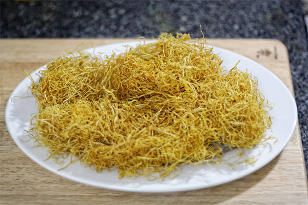 Măng xé sợi mảnh cho món canh măng mực Bát Tràng