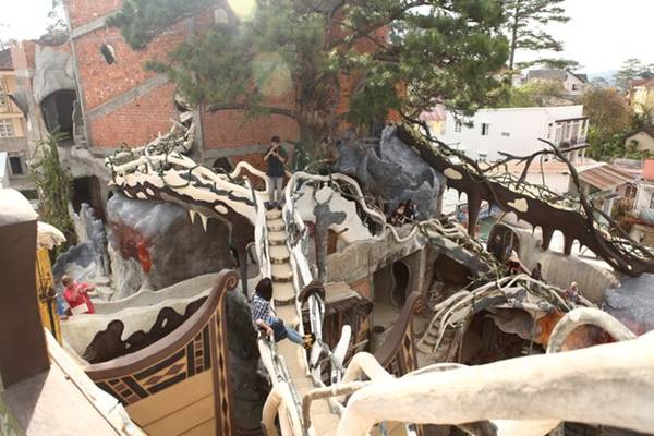Crazy House Đà Lạt – Chi tiết tượng điêu khắc