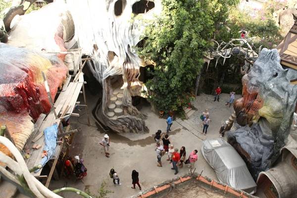 Crazy House Đà Lạt – Du khách tham quan đông đúc