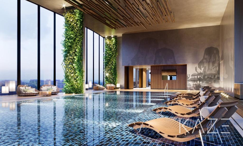 Khu vực hồ bơi trong nhà tại Citadines Marina Hạ Long
