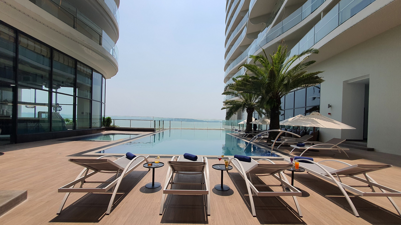 Bể bơi ngoài trời Citadines Marina Halong