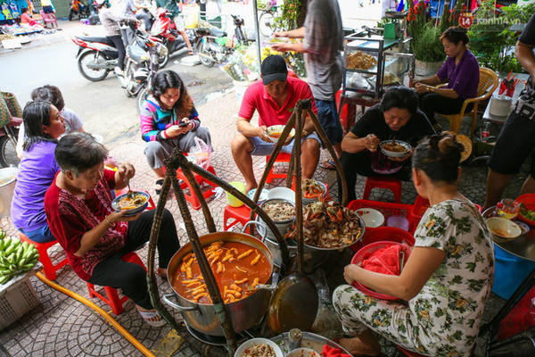 Bánh canh cua Sài Gòn giá bình dân từ 40.000 đồng