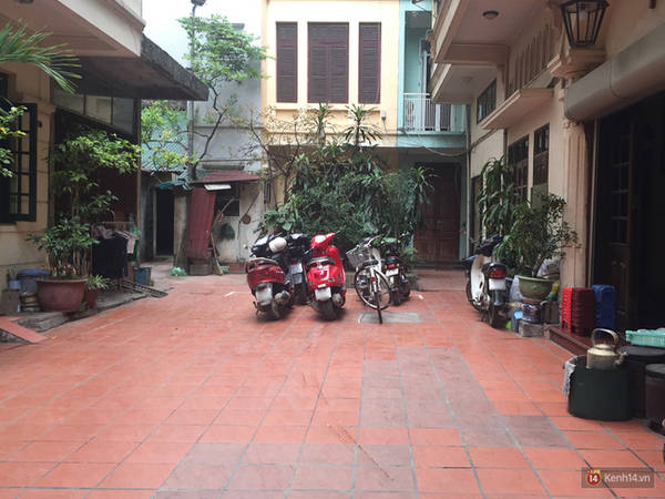 Chỗ để xe rộng rãi tại quán bún cá Thái Bình