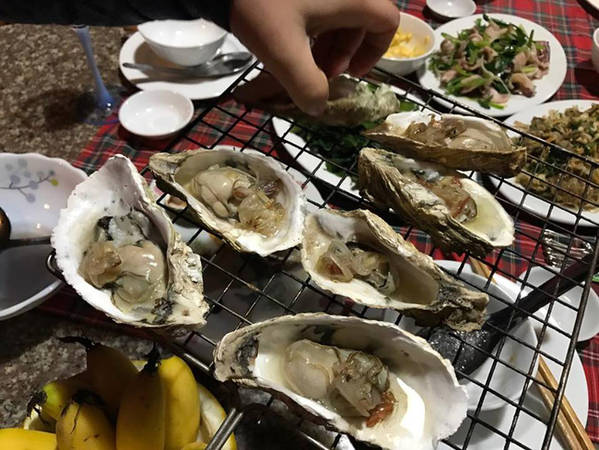 Món hàu nướng thơm ngon trên đảo Bánh Sữa