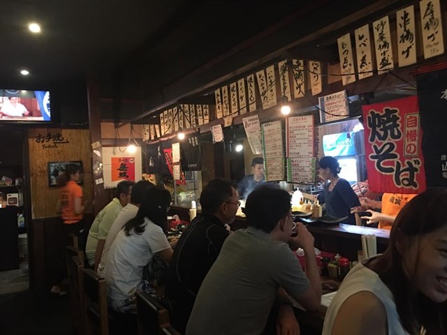 Thưởng thức Takoyaki, Ramen, sushi tại các quán ăn trong phố Nhật Sài Gòn.